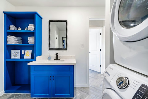 Bath with towels and a stacked washer and dryer