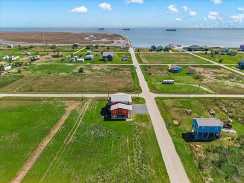 Aerial view: the bay and Gulf nearby
