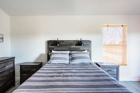 Queen bedroom with a dresser