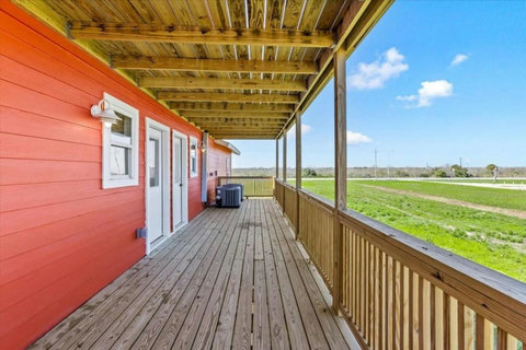 Covered deck with a view over open fields