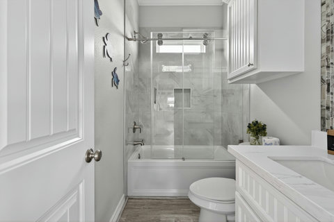 Bright hall bath with a tub-shower