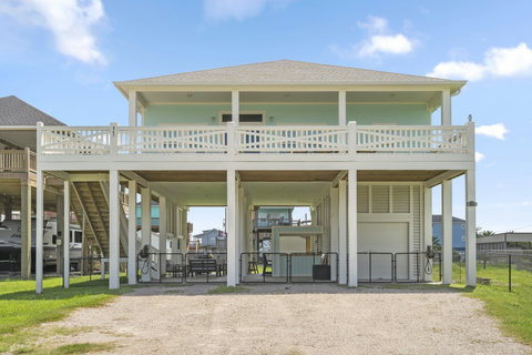 Drive-up parking and a big covered patio