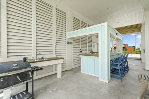 Grill and outdoor sink by the tiki bar