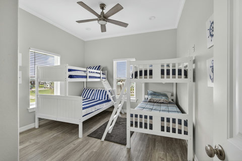 Bunk room with two bunk beds, great for kids