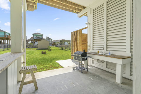 Grill and prep sink next to the yard