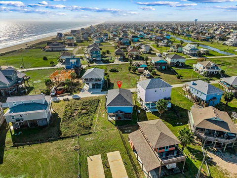 Quiet beach neighborhood with the water nearby