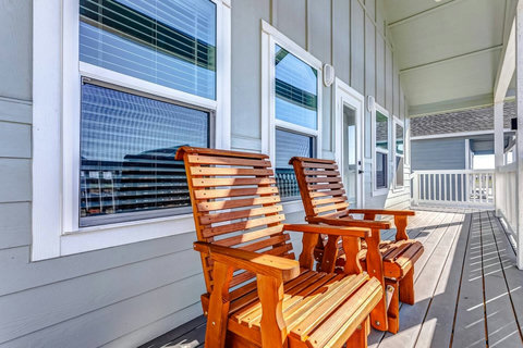 Tall deck chairs on the covered deck