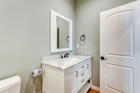 Bath vanity
