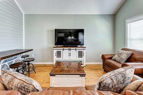 Leather sofas and a smart TV