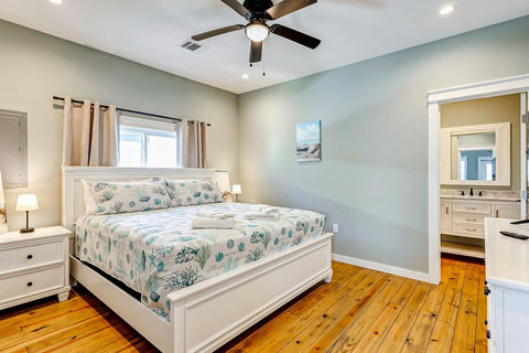 King bedroom with its own bath