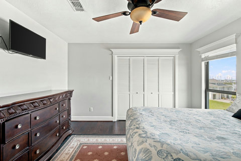 Bedroom with a TV and dresser