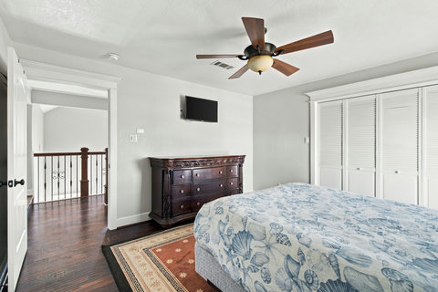Bedroom just off the loft