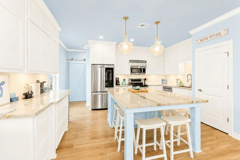 Kitchen with plenty of counter space