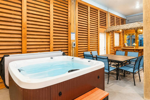 Hot tub and outdoor dining under the house