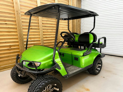Golf cart available to rent (extra fee)