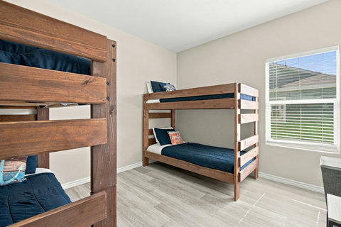 Bunk room with two twin-over-twin bunks