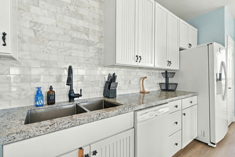 Double sink and dishwasher