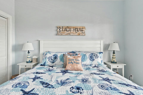 King bed with coastal bedding