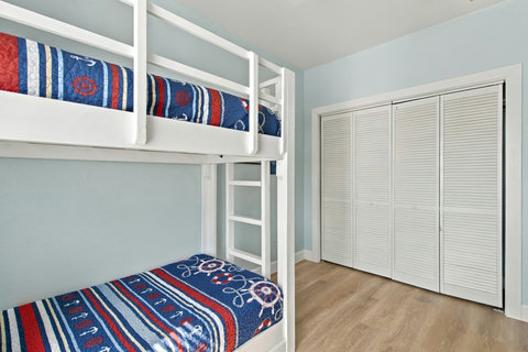 Bunk room with a big closet