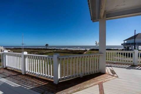 Wide deck overlooking the beach