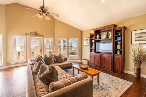 Living room with a built-in entertainment center