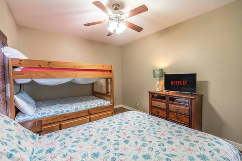 Bunk and queen bed for the kids