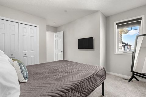 4th Bedroom with Smart TV