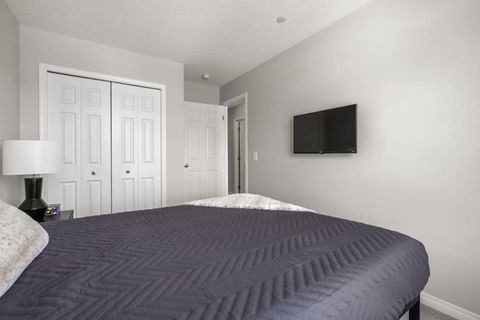 2nd Bedroom with Smart TV