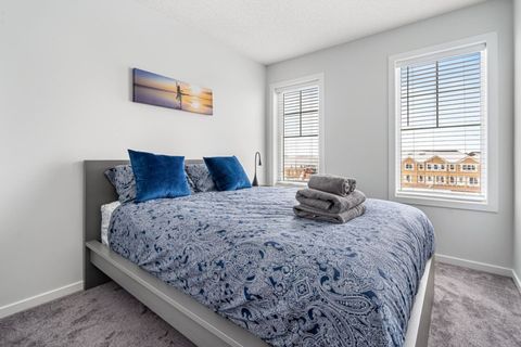 Queen Bed - Bedroom #4
