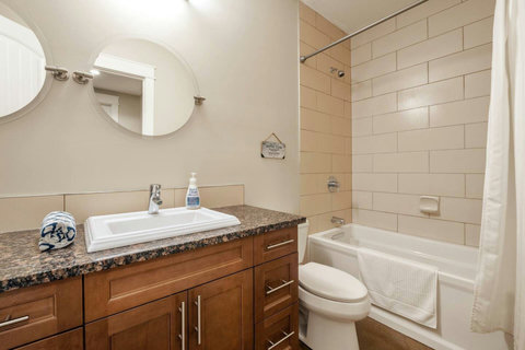 4 piece bathroom.