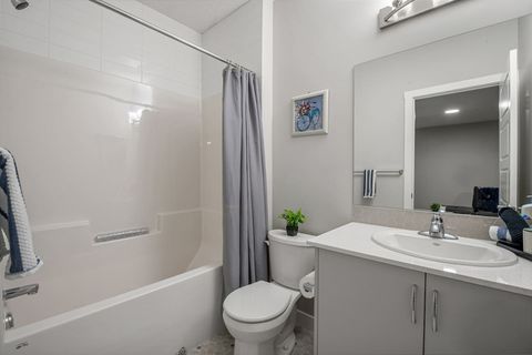 Full Bathroom #3