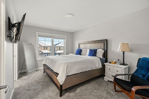 King Bed (Master bedroom Upstairs)