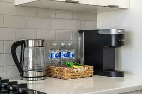 Modern and roomy fully equipped kitchen with knife set, keurig coffee machine (coffee pods included), tea, electric kettle, dishwasher, and more!