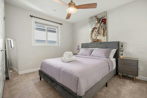 Beautiful cozy bedroom with quality queen mattress, duvet and complete towel sets.