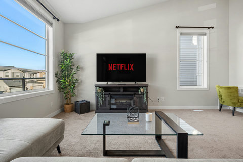 Spacious and modern bonus room with abundant natural ligh, 65" Smart TV with Netflix to enjoy your favourite shows, movies  and more!