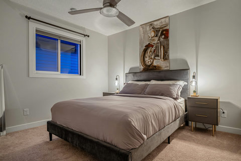 Beautiful cozy bedroom with quality queen mattress, duvet and complete towel sets.