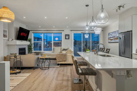 Cozy, luxurious & modern living room with a placce for everyone to connect, 65" Smart TV with Netflix shows, movies and more!