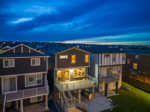 Amazing rear balcony with great view of the park.
