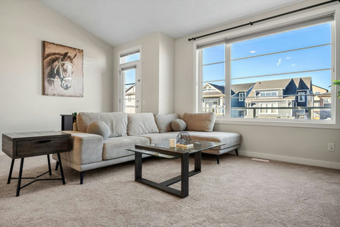 Spacious and modern bonus room with abundant natural ligh, 65" Smart TV with Netflix to enjoy your favourite shows, movies  and more!
