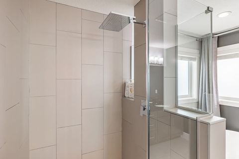 Luxurious & large master bathroom, rain shower, soaker tub, double sink