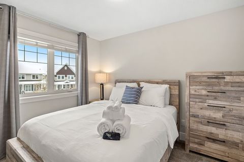 Drift off in comfort with our double bed, outfitted with fresh, plush bedding and accented by modern dimmable night lamps.