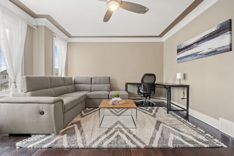 2nd Beautiful, modern & luxurious Living space, 55" TV, Netflix