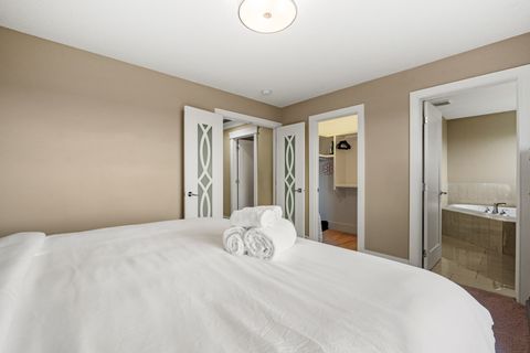Luxurious king bed, large walk in closet & private in-suite bathroom
