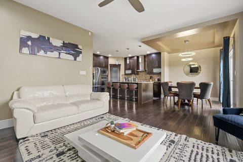 Beautiful, modern & luxurious Living space, 65" TV, Netflix