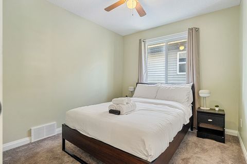 Queen Bed - Bedroom #2