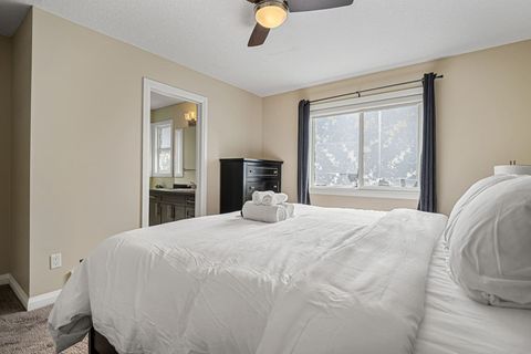 King Bed - Master bedroom with ensuite bathroom
