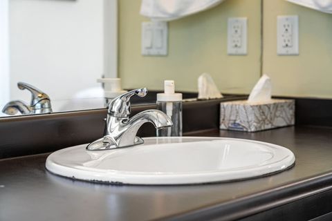 Luxurious & large master bathroom, shower, tub, sink