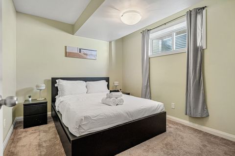 Queen Bed - Bedroom #4