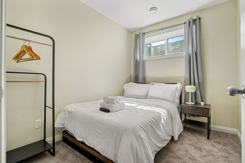 Queen Bed - Bedroom #5