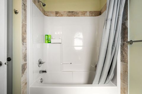 Luxurious & large master bathroom, shower, tub, sink